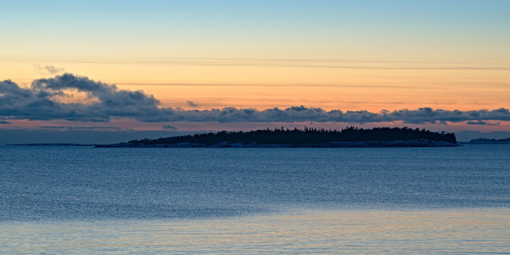 Rankgården efter solnedgång i januari, Åland.