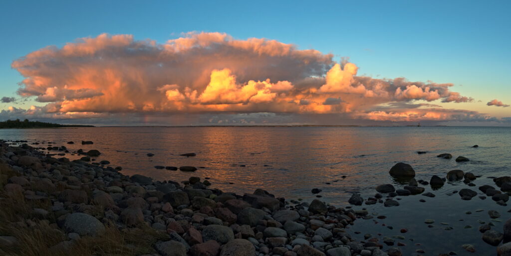 Panorama över Ledfjärden från Herröskatan på Åland. Photographic Steps.